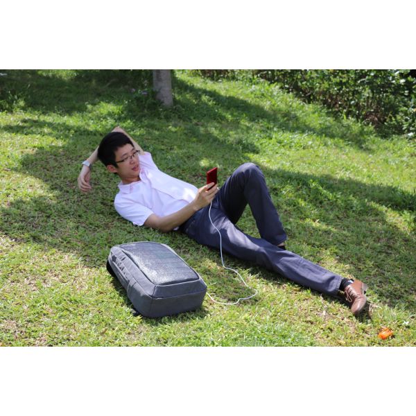 Outdoor Portable Solar Backpack Large Capacity Lightweight CIGS Solar Charger Bag