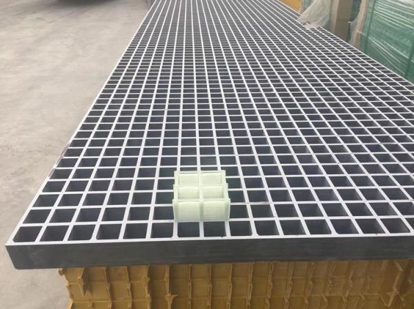 Passarela de vidro da fibra de vidro da plataforma lisa que raspa o OEM plástico do dreno de assoalho