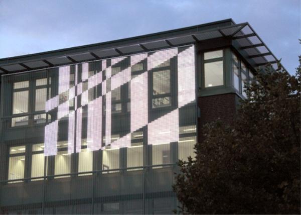 Fixed Outdoor LED Curtain Display LED Media Facade P16/33mm Power Saving