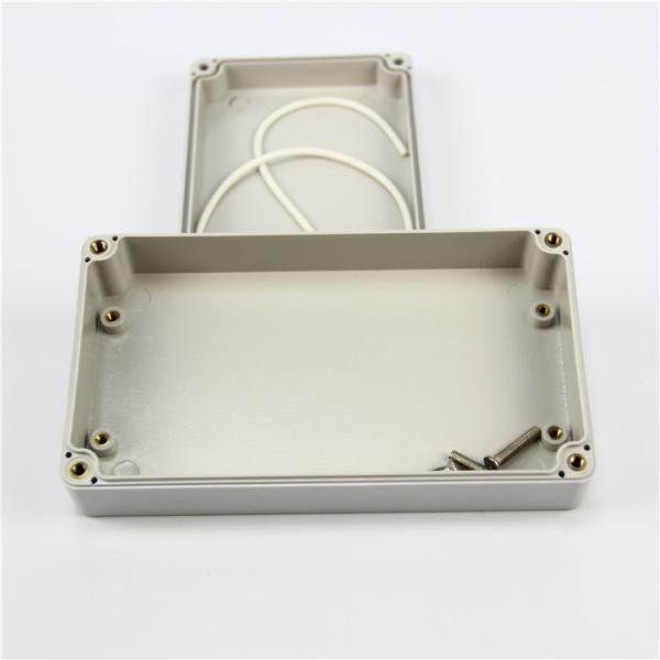 Utilisation extérieure Boîte de jonction anti-âge Polycarbonate PC Matériau UV stabilisé 158*90*40mm