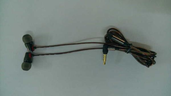 in ear high quality earphone with mic, and the cord is PVC material (MO-EM005)