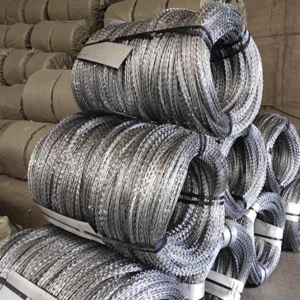 Galvanized Security Fencing Concertina Price Anti Climb Blade Barbed Wire Prison Razor Barbed Wire