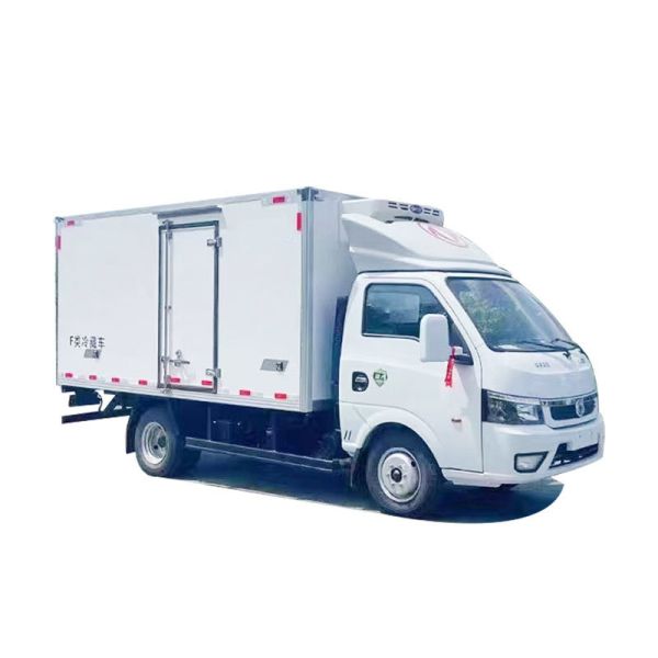 Dongfeng 4x2 diesel Van Cargo Small Refrigerator Trucks 3t With Brand Refrigeration Unit
