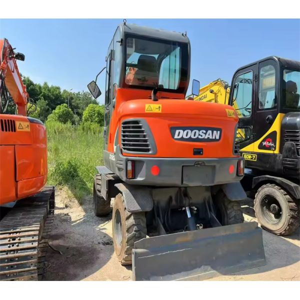 Baixo Preço 4265mm Dumping Height Usado Orange Doosan DX60W Excavadora de Roda