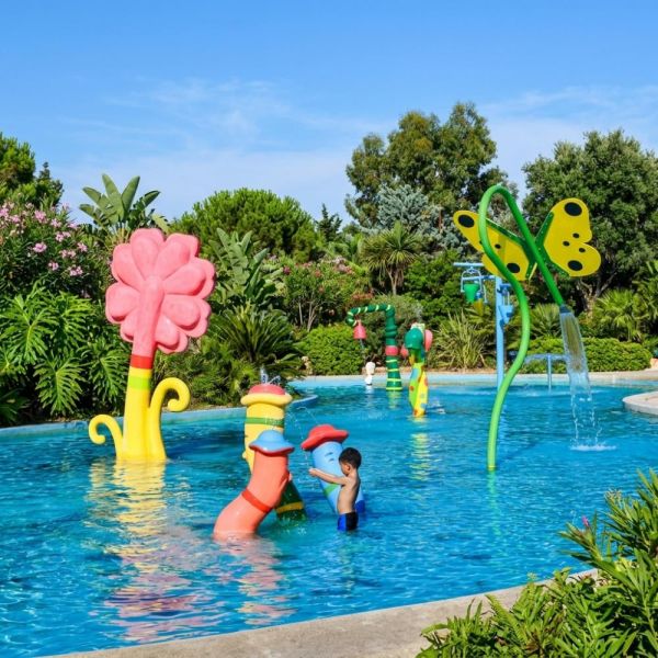 Interactive Flower Apple House Rainbow Splash Pad Equipment For Children Pool Water Park With CE Certificate