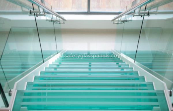 Outdoor Low-Iron 15mm Balustrade Glass Canopies For Houses