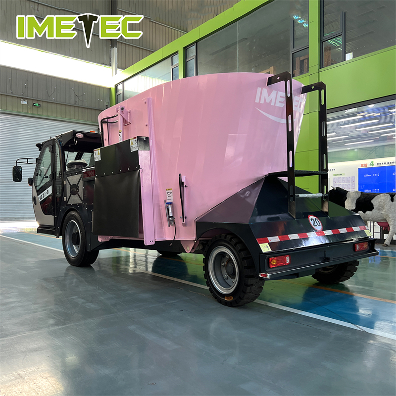 4WD Double Auger Silage Feed Wagon TMR Mixers Cow Milk Yield Boost Breeding