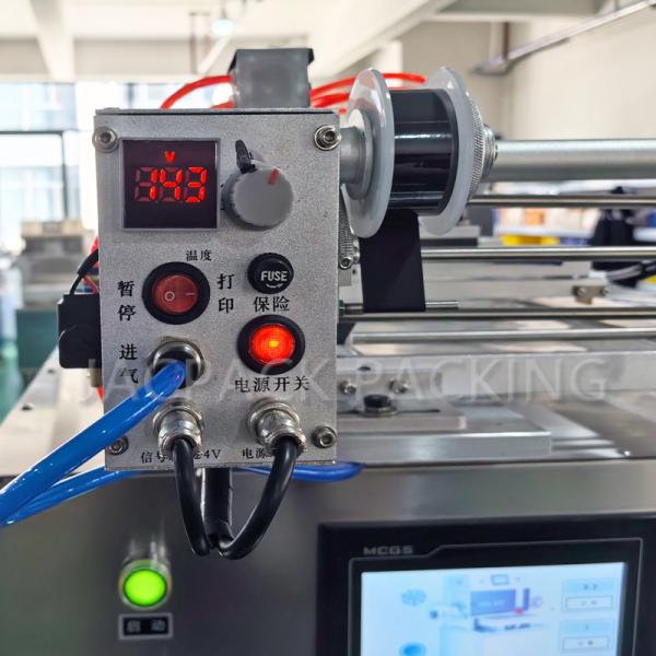 垂直プラスチックトレイ ガスのスランジシッティングシール機 肉果物トレイのための窒素で満たされた