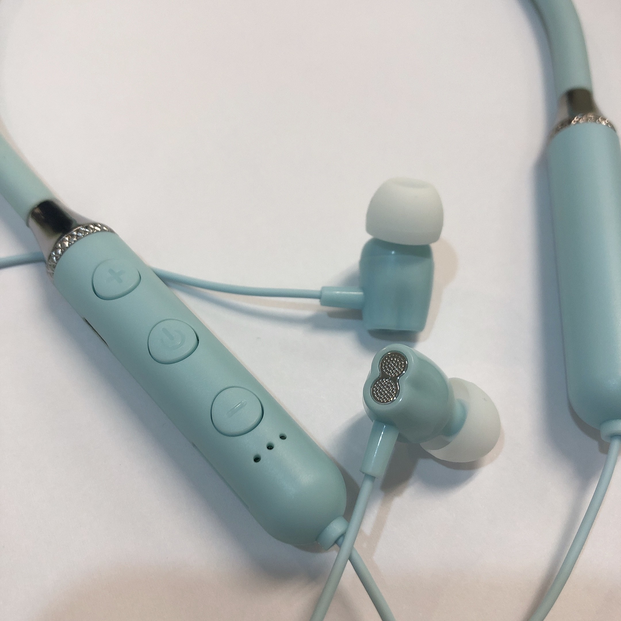 13.6mm в наушнике Bluetooth уха