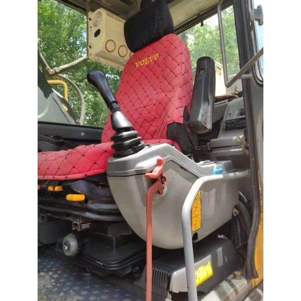 EC210 Yellow Volvo Excavator 10 Ton Operating Weight 1.2M Bucket Capacity