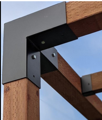 Se ofrece un kit de pergola de madera de 4x4 o 6x6 con una muestra de soporte de extensión de 3 vías