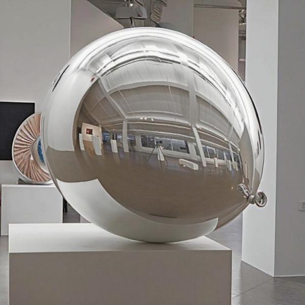 Décoration artistique de galerie intérieure moderne Sculpture de ballon en acier inoxydable poli Fabriqué par Sculpture Factory