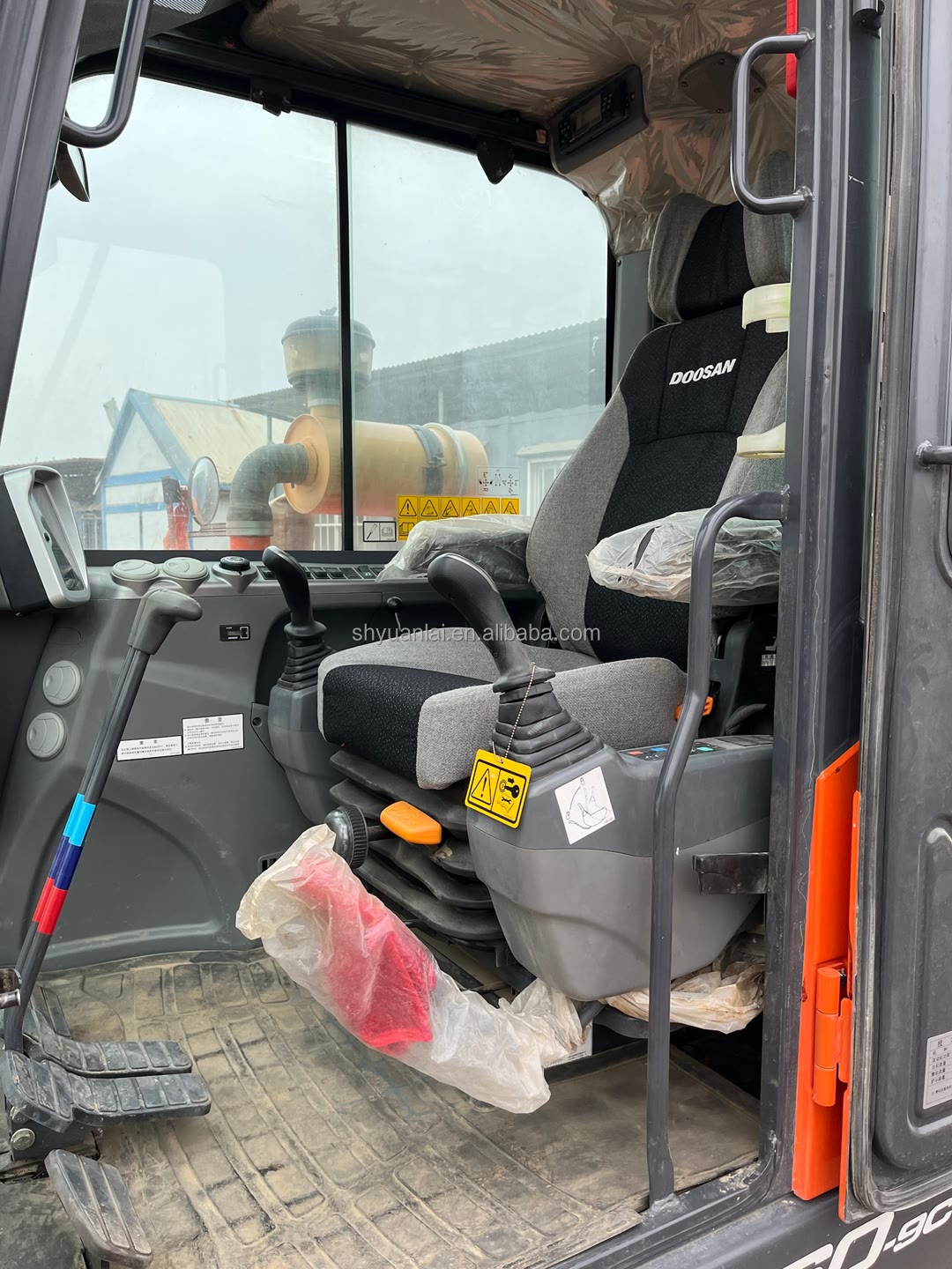 Вторая рука экскаватор DOOSAN DX60 и энергосбережение для дробления использованных ручных экскаваторов