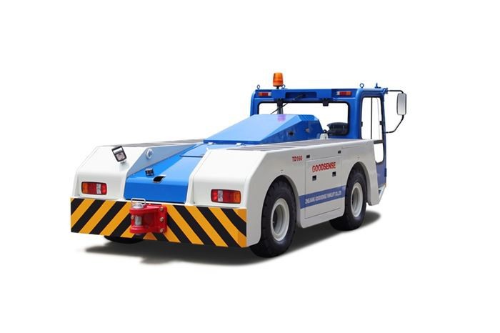 Four Wheel Drive Power Train Diesel Aircraft Tractor With Front And Rear Wet Disc Brakes