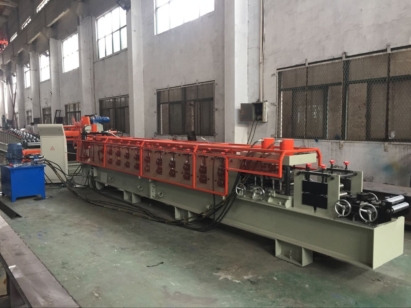 Гальванизированный стальной крен Пурлин КЗ формируя стандарт КЭ гидравлического отверстия машины пробивая