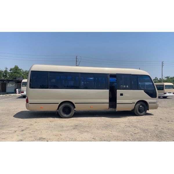 Diesel Fuel Type 30 Seats Toyo Ta Coaster Tourist Coach Bus with Max Power of 113/5200kw
