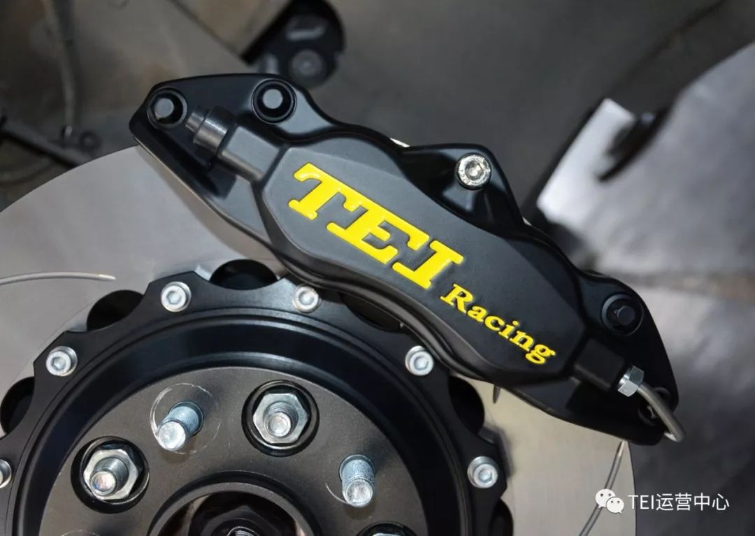 4-поршневой гоночный суппорт Kia Big Brake Kit с высокоуглеродистым диском 330*28 мм и тормозными колодками для K5 17-дюймового обода