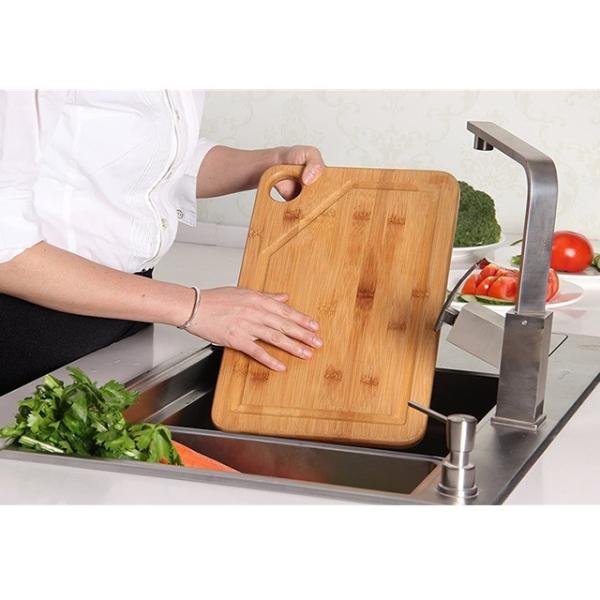Experimente os benefícios do BAMBOO Kitchen Cutting Board Set para cortar
