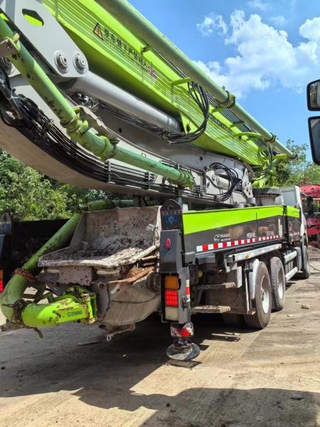 Caminhões de bombeamento de concreto usados com chassi Mercedes Benz com 50m Boom e serviço pós-venda