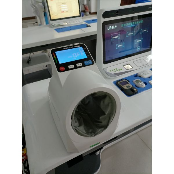 HD LCD Screen Telemedicine Kiosk for Full Body Health Check and Blood Pressure Monitoring