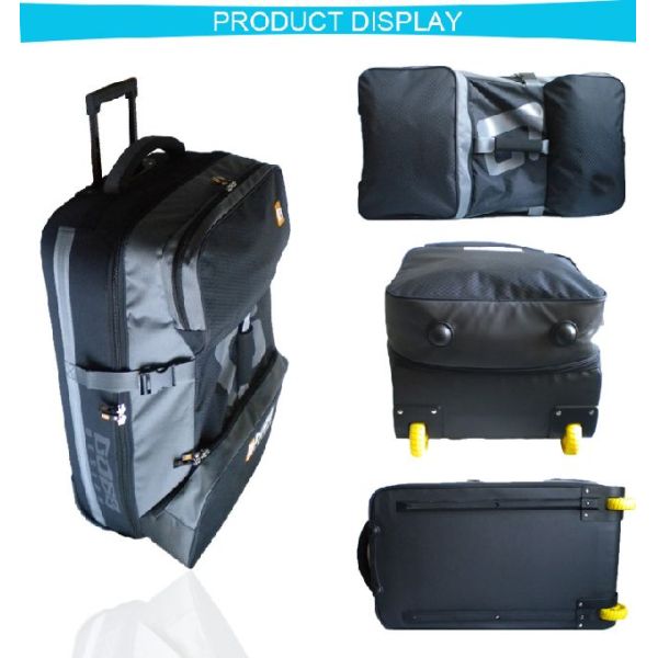 Вагонетка перемещения твердого материала кладет коробку в мешки тянущей штанга света чемодана ручного багажа