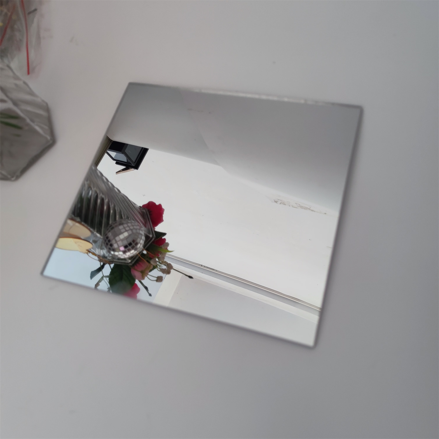 600×600mm 2 Way Mirror Acrylic Sheet 1.8mm Thickness With 10% Light Transmission