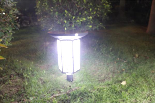 La yarda llevada accionada solar IP65 enciende luces exteriores del panel solar 25 años de tiempo de la vida