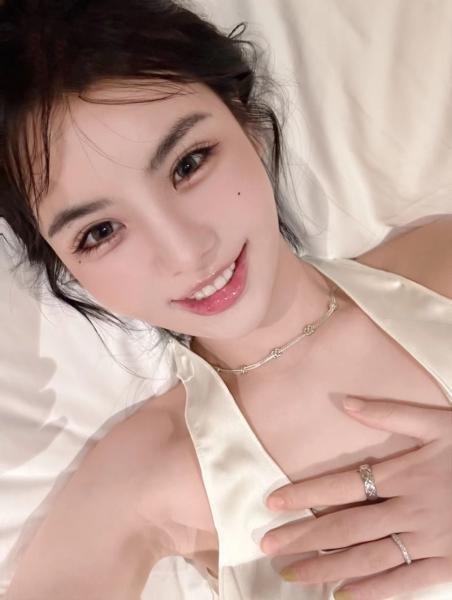 Sophisticated Snake Chain Choker Light Gold Silver Color With 5 Flowers