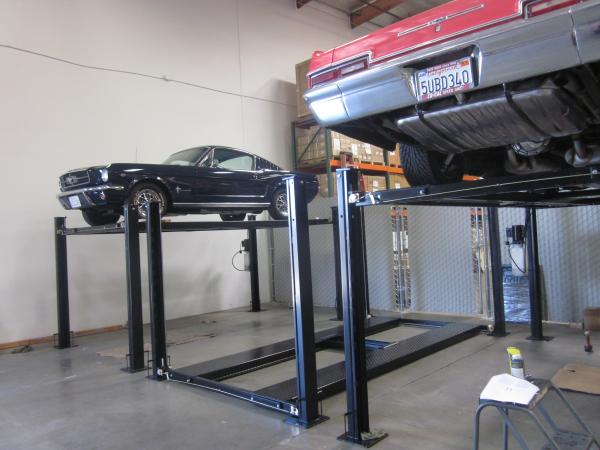 2700kg 4 Post Vehicle Lift Steel Structure Hydraulic Car Elevator