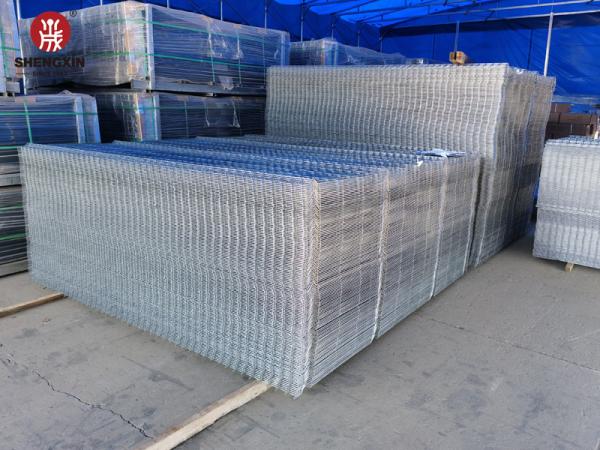 ECO Friendly PVC Coated 3D Curved Welded Wire Mesh Fence RAL 6005