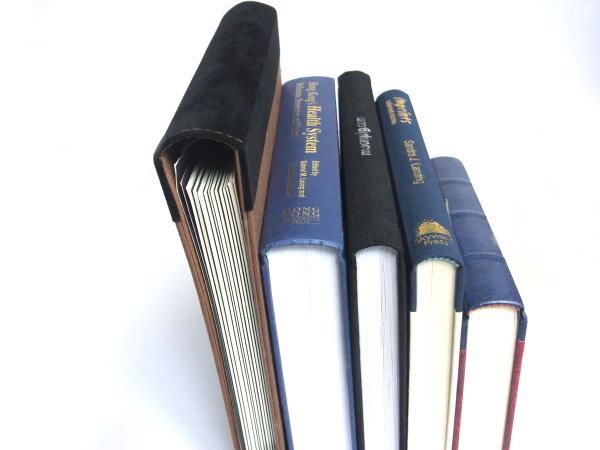 Perfectionnez les imprimantes rondes attachées de livre relié d'épine pour la promotion et annoncez