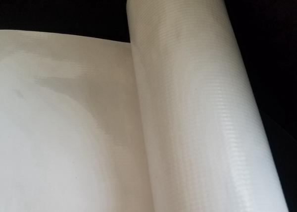 Folha plástica resistente 1050gsm de encerado da abrasão para o campo de jogos