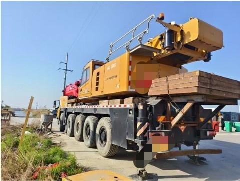 2021 Année de production Moteur Weichai de 130 tonnes Capacité de levage Grue de levage Grue de camion Stc1300t2 pour l'utilisation