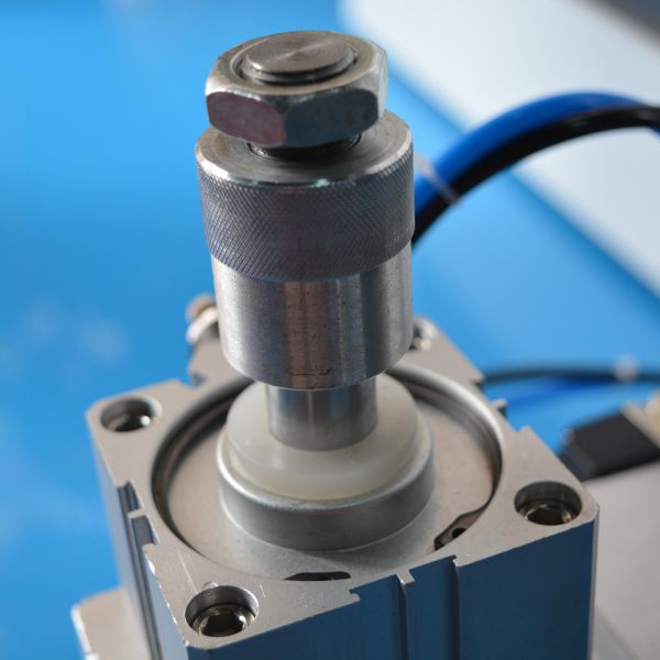 20-30 Bot / Min Perfume Manufacturing Equipment Semi Auto Vial Aluminum Ampoule Crimping Machinery