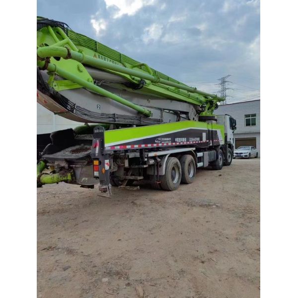 43000kgs Zoomlion 56m Used Concrete Pump Truck Truck Mounted Pump Concrete Boom Pump