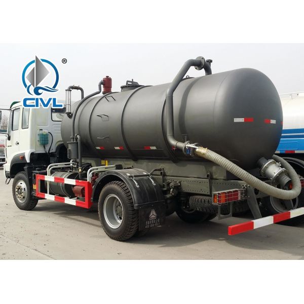 8 Ton Liquid Tanker Truck , 290hp Euro 3 SINOTRUK HOWO 4*4 Sewage Suction Tanker Truck