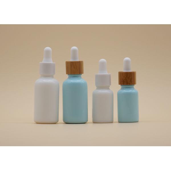 O conta-gotas azul do óleo essencial do revestimento engarrafa a garrafa cerâmica branca para cuidados pessoais