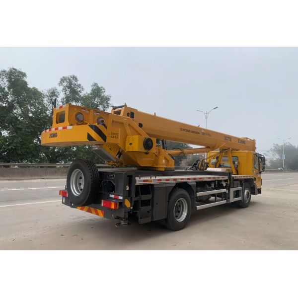 12トンのXCMG 五段式望遠鏡式ブームトラック クレーン XCT12L5-5 建設機器