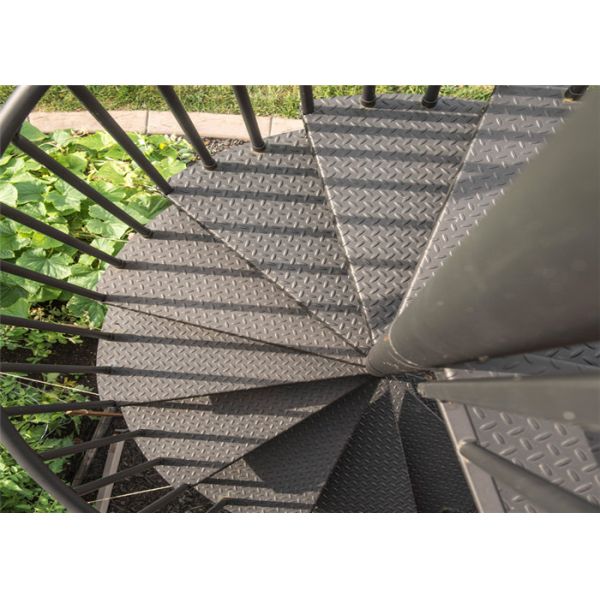 Carbon Steel Wrought  Iron Spiral Staircase Modern Style Center Post Outdoor