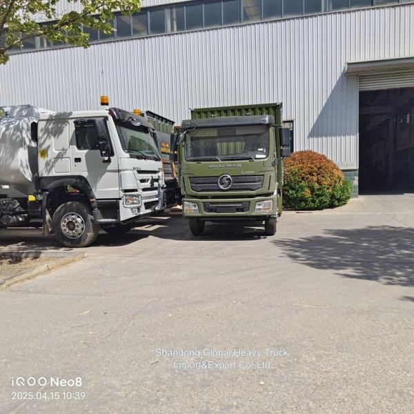 Sinotruk HOWO 4X2 Cargo Truck Refrigerated Truck Box Truck