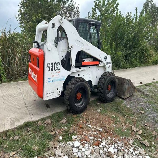 60KW Compact Used Skid Loaders Steer Bob S300 11.1km/h 3750kg