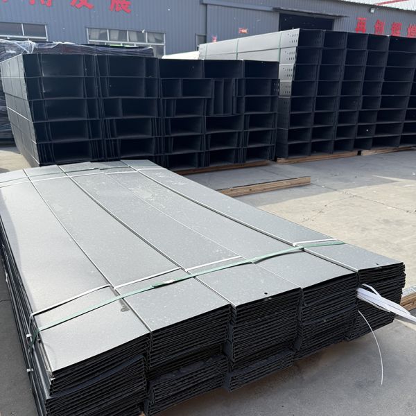 Plateau de câbles en acier galvanisé pour câbles de protection pulvérisation en plastique ignifuge 50 mm 100 mm 150 mm 200 mm 600 mm