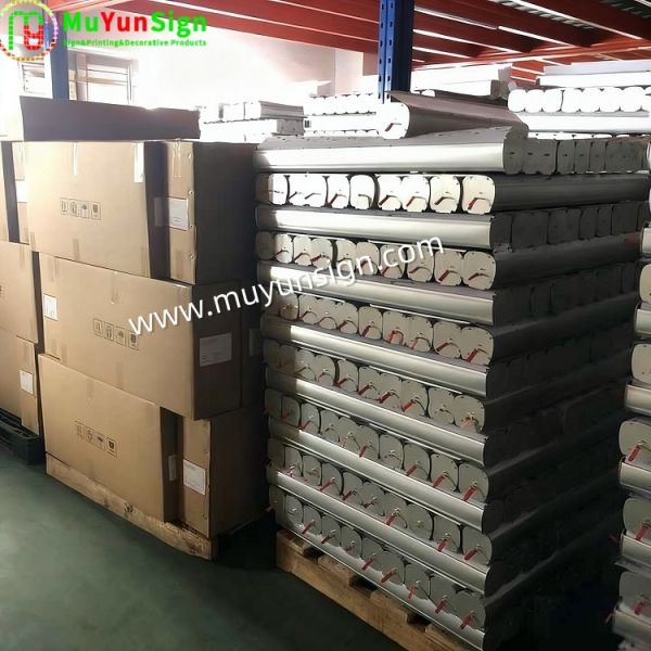 Aluminum Roll Up Advertising Display Stand Retractable For Conferences