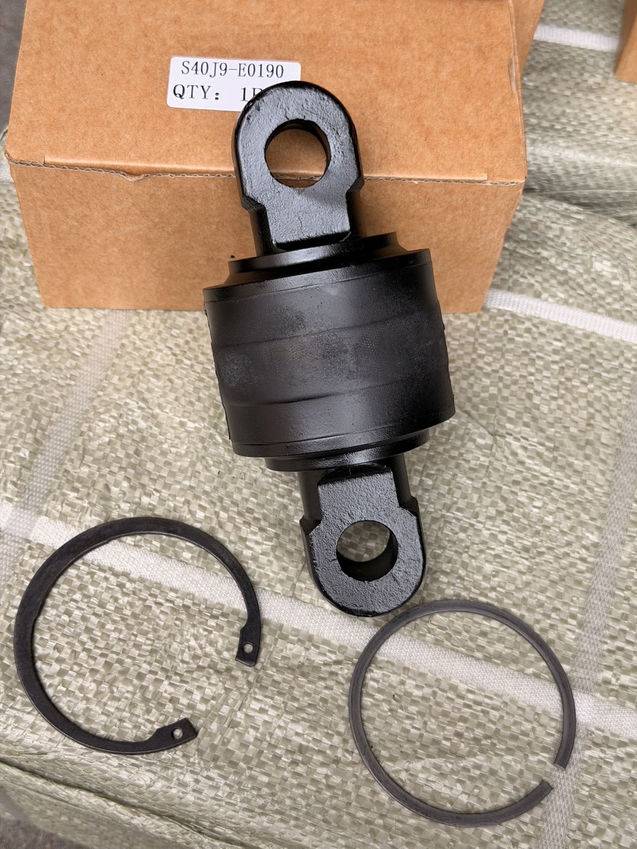 S40J9-E0190 Torsion bushing FOR HINO 700