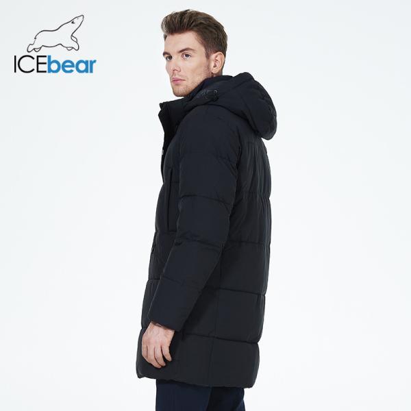 Un homme d'affaires, un manteau d'hiver, quatre poches, une poche cachée, un manteau noir, une veste longue.