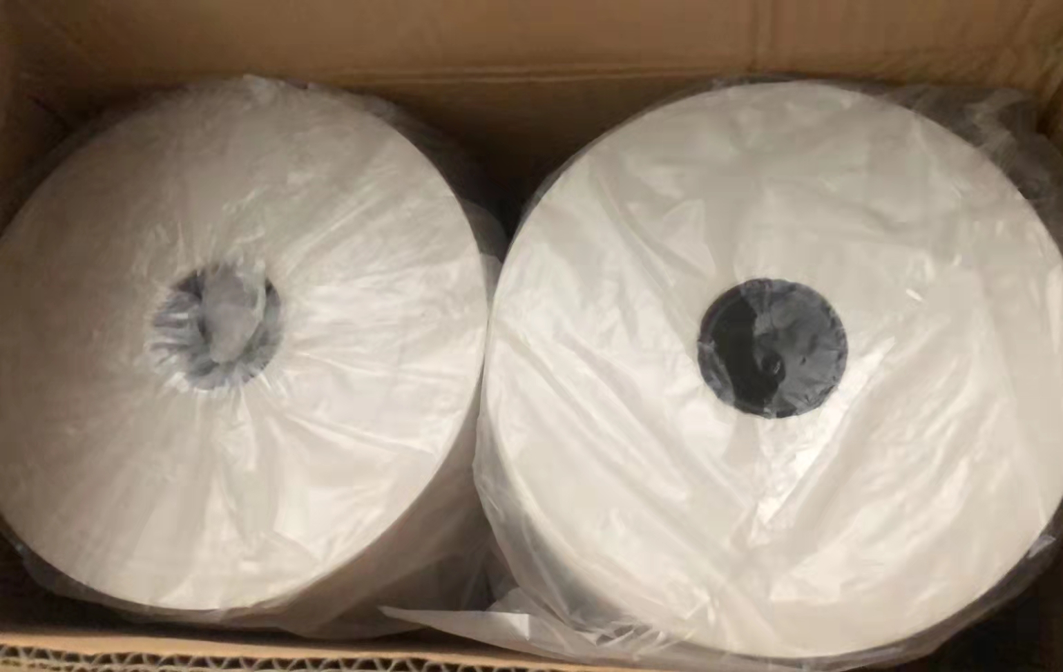 Горячий расплавьте ленту 2.4cmx300m Kraft бумажную для вставки угла коробки