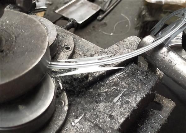 Iron Wire Material And Cross Razor Type Cbt65 Barbed Razor Blade Barbed Wire