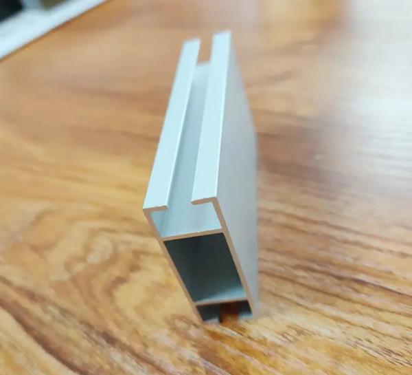 Profil en aluminium de haute qualité pour la fenêtre en aluminium et la porte