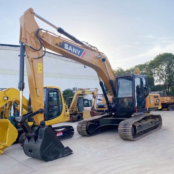 SANY 215C Construction Excavator with 3M³ Bucket Capacity in Excellent Condition