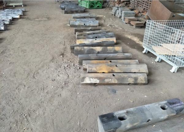 Chrome-Moly Steel Discharge Clamp Bar C0.8-0.9 for cement mill and mine mill
